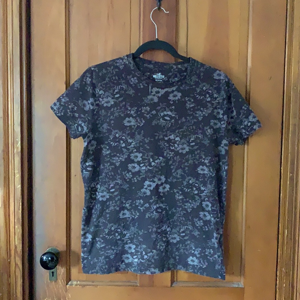 Hollister floral tee